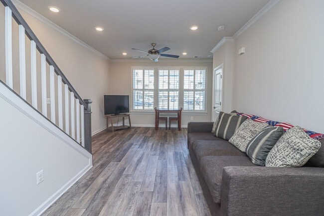 Foto del edificio - Stunning 3 Bed 2.5 Bath, Newer Condo-Style...
