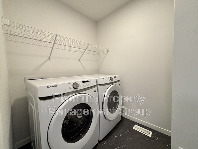 Building Photo - 45 Creekview Mnr SW