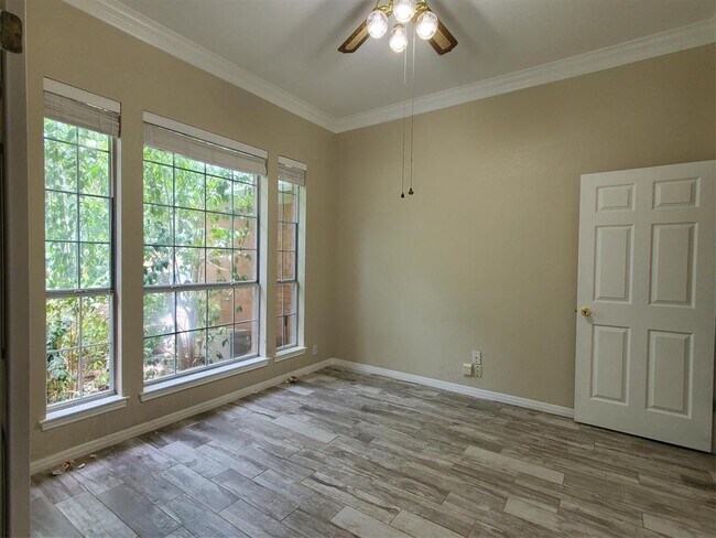 Building Photo - 11000 Rio Vista Dr