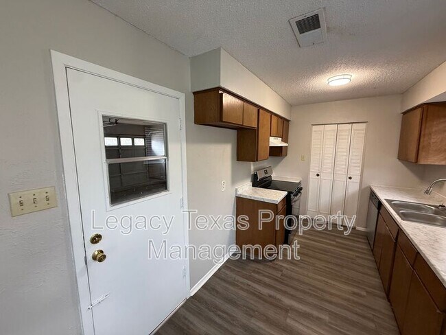 Building Photo - 110 Glen Rose Ave