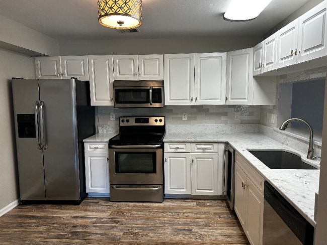 Building Photo - 2229 Lesner Crescent