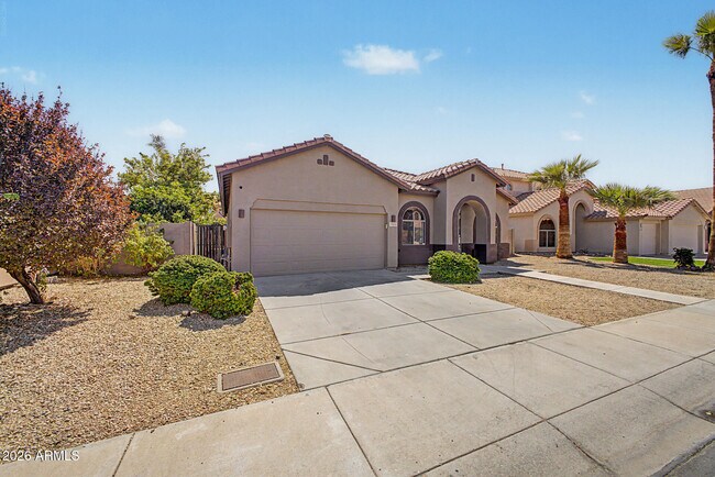 Building Photo - 7233 W Paradise Ln