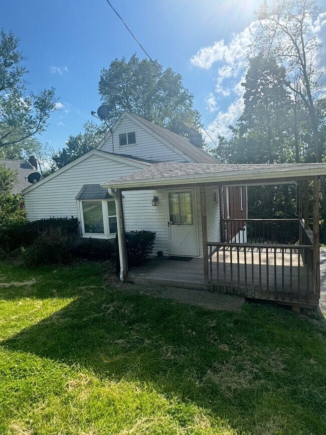 Building Photo - 237 Collins Dr