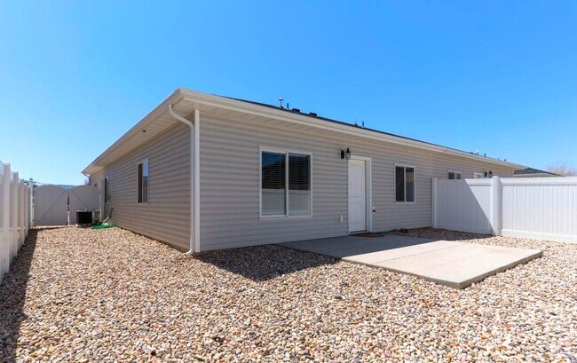 Foto del edificio - 1896 W Aaron Tippets Rd