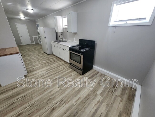 Building Photo - 2001 N 25th St