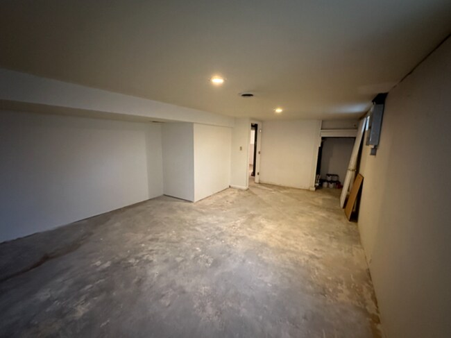 Building Photo - Adorable 3-Bedroom Home with Modern Comfor...