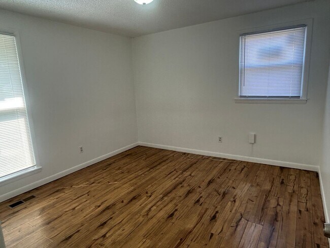Foto del edificio - 4754 Trenton Dr