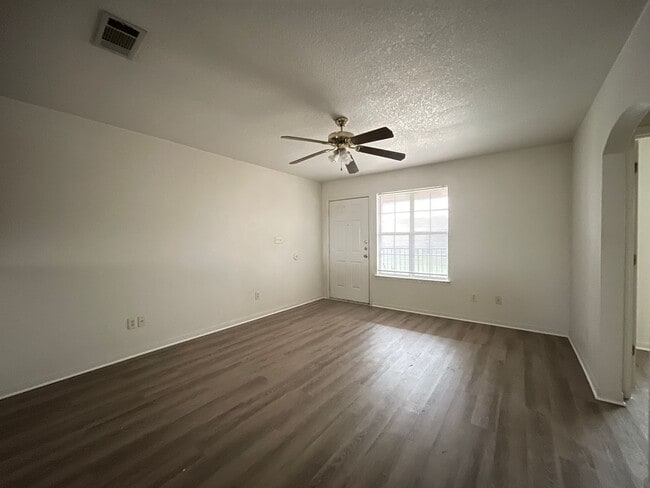 Building Photo - 2909 Cantabrian Dr