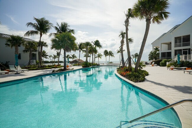 Pool - Maison Residences 3