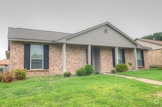 Building Photo - 1008 Field Trail Dr