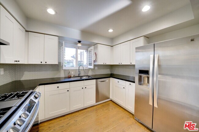 Foto del edificio - 74 Village Pkwy