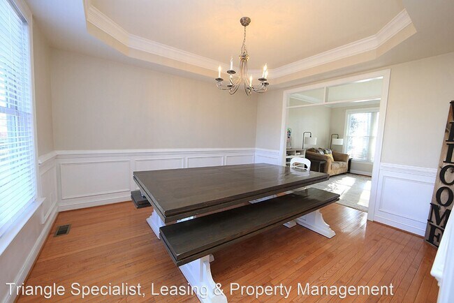 Foto del edificio - 2309 Falls River Ave