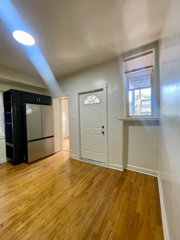 Building Photo - 3549 W Dickens Ave