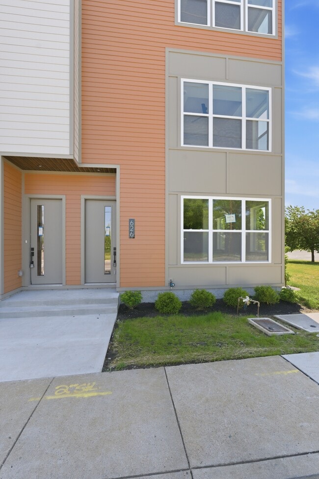 Building Photo - 626 40th Ave N