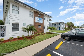 Building Photo - 1031 Park Dr
