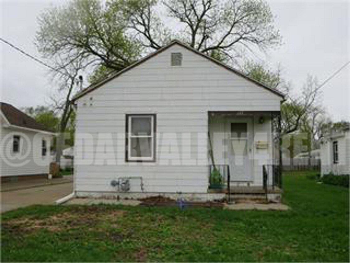 Primary Photo - 2 Bedroom, 1 bath house in Waterloo