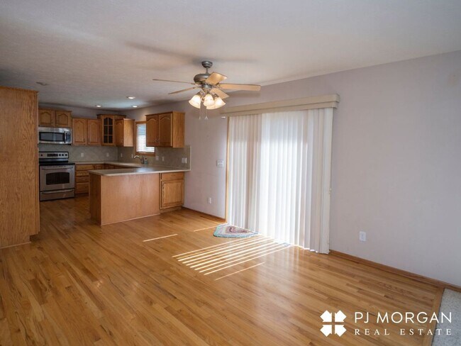 Building Photo - Beautiful, 5 Bedroom, 4 Bathroom Bellevue ...