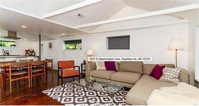 Foto del edificio - Two Bedrooms Adorable House