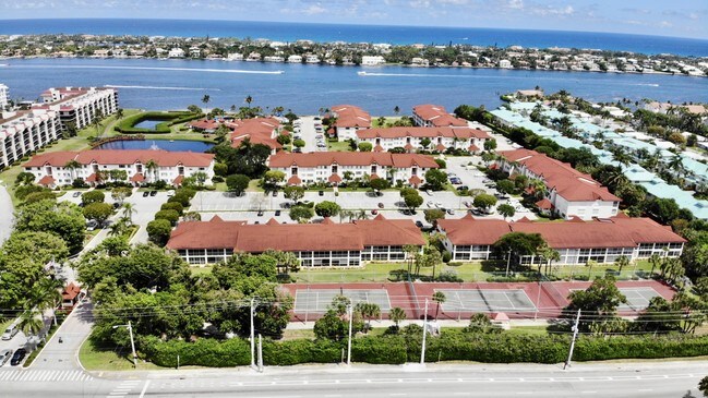 Building Photo - 109  Half Moon Circle E3 Hypoluxo FL 33462