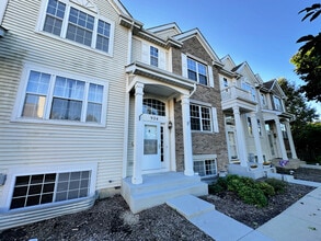 Building Photo - 924 Clover Ln