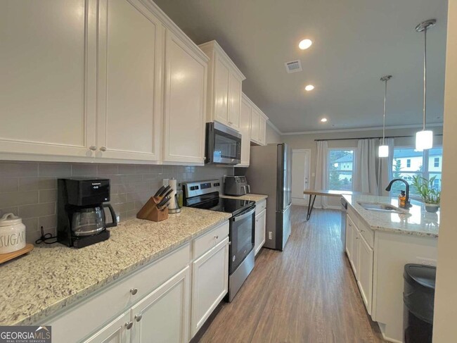 Building Photo - 5032 Silver Fox Trl