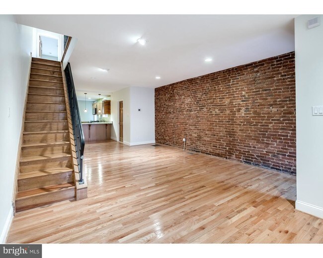 Building Photo - 206 Green Ln