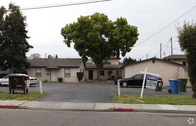 Building Photo - 864 Wayside Dr