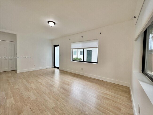 Foto del edificio - 877 80th St