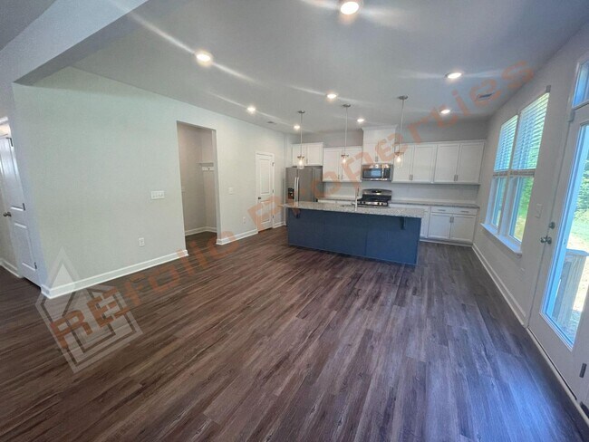 Foto del edificio - Lovely 4 Bedroom 2-Car Garage Home with Guest Suite in Main Level @ Sierra Heights, Clayton, Avai...