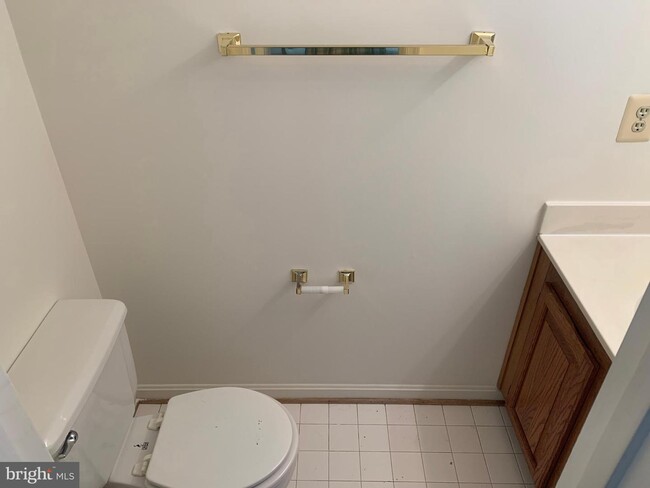 Building Photo - 1405 Bluemont Ct