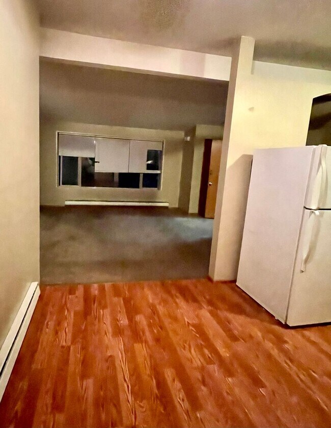 Building Photo - Serene 2-Bedroom Apartment in Peaceful Puy...