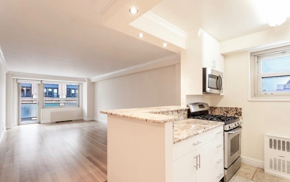 Primary Photo - 52 W 15th St