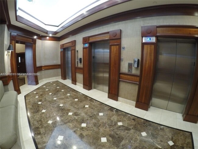Building Photo - 20185 E Country Club Dr