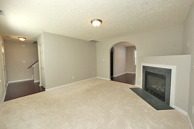 Building Photo - 4 Bedroom Home w/ Fenced Backyard Near RTP & Brier Creek