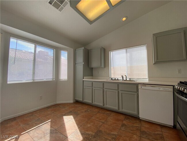 Foto del edificio - 7118 Honeysuckle Ct