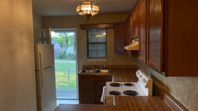 Building Photo - 1603 W Elm St