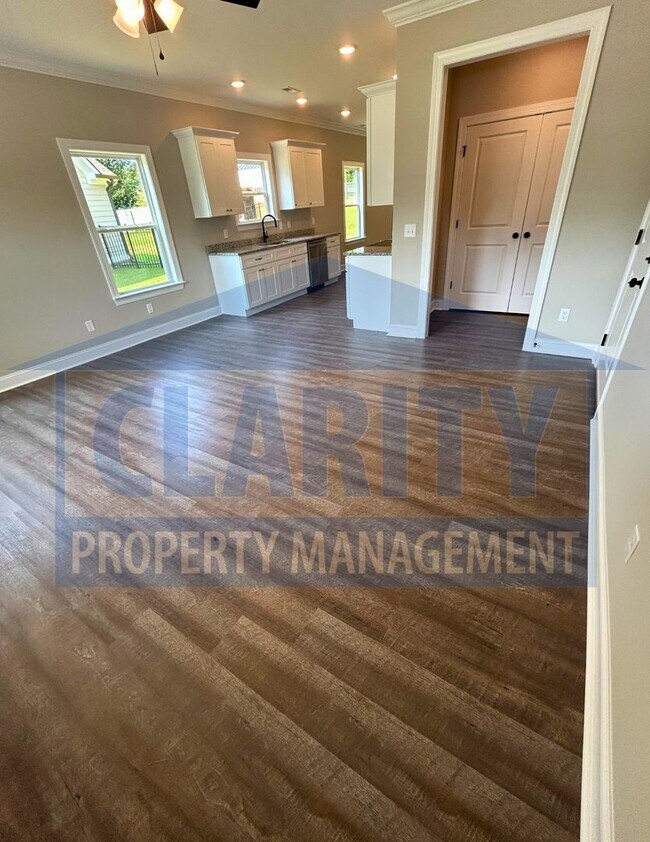 Foto del edificio - Spacious 4-bedroom home in prime Cleveland...