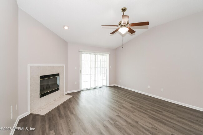 Foto del edificio - 13006 Staffordshire Dr S