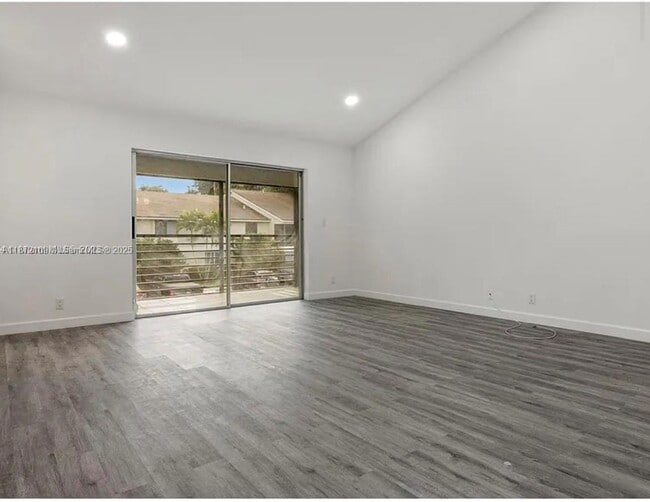 Building Photo - 707 Gardens Dr