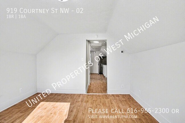 Foto del edificio - 919 Courtney St NW