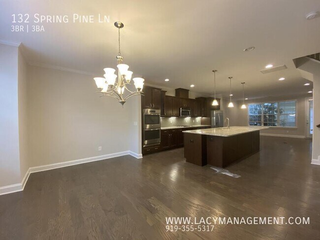 Foto del edificio - 132 Spring Pine Ln