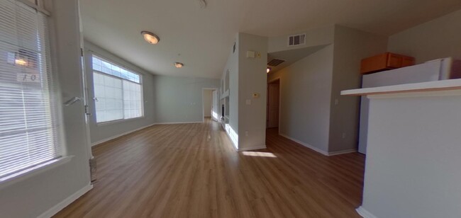 Building Photo - Quaint 2-Bedroom, 2-Bath condo in great lo...