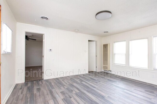 Foto del edificio - 1827-1829 W. Walker