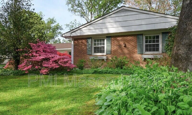 Foto del edificio - 5043 W Running Brook Rd