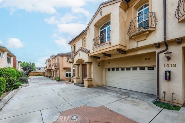 Building Photo - 1018 W Huntington Dr