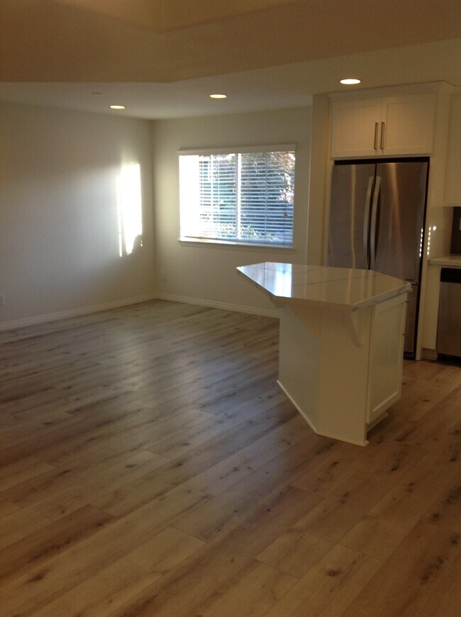 Foto del edificio - 4023 Bluff View Way