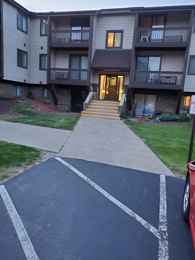 Building Photo - 27453 Westown Blvd