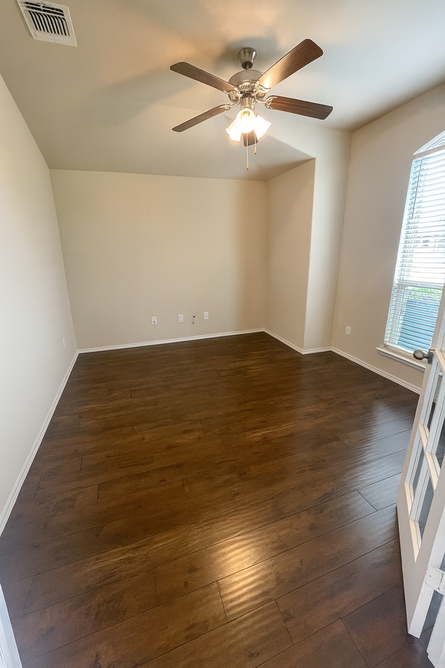 Building Photo - 263 Bainbridge Rd