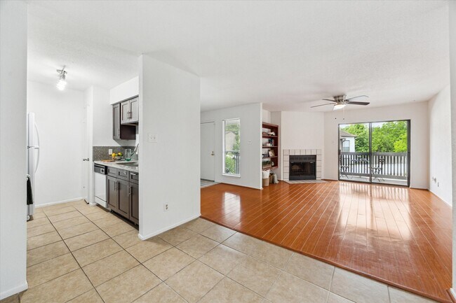 Building Photo - 8020 Braesmain Dr