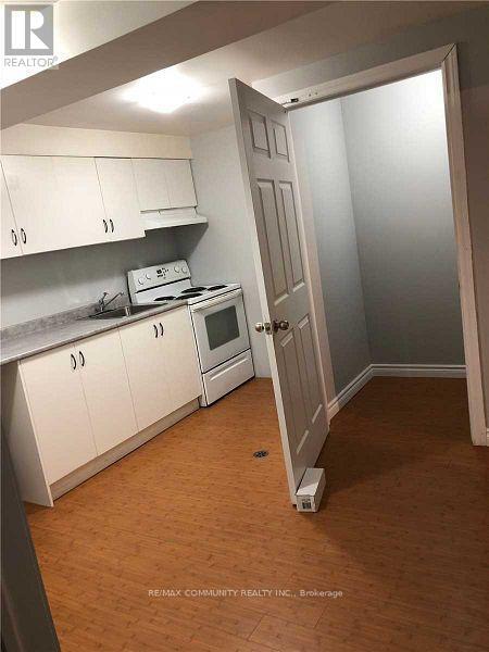 Photo du bâtiment - 8890-8890 Sheppard Ave E